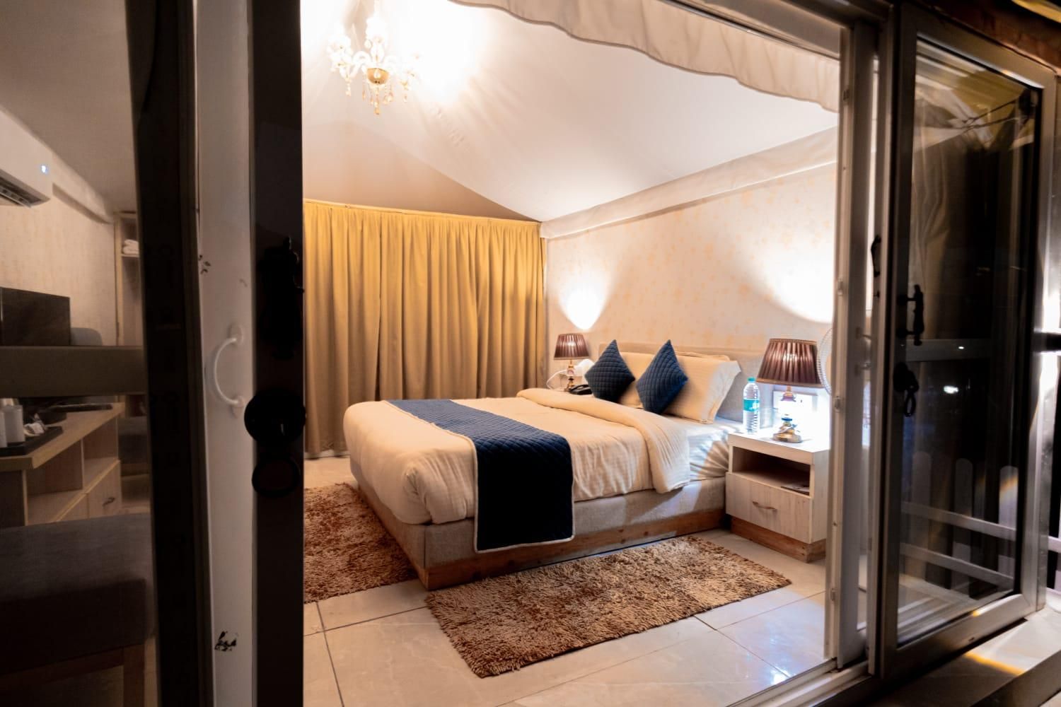 Luxury Tent with Outdoor Pool 