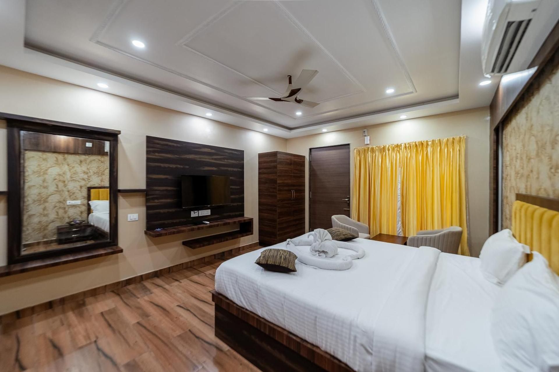 MAGIZHVANAM Deluxe Room 2