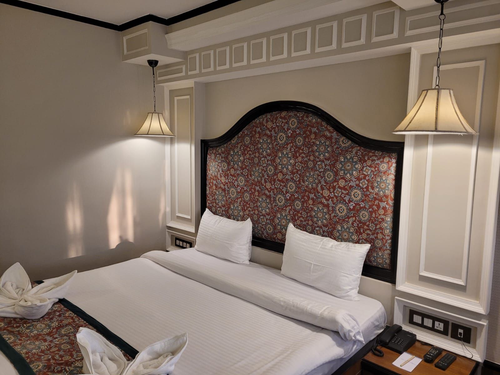 HERITAGE ROOM WITH FIRE PLACE