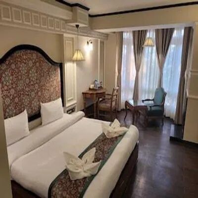 HERITAGE ROOM WITH FIRE PLACE