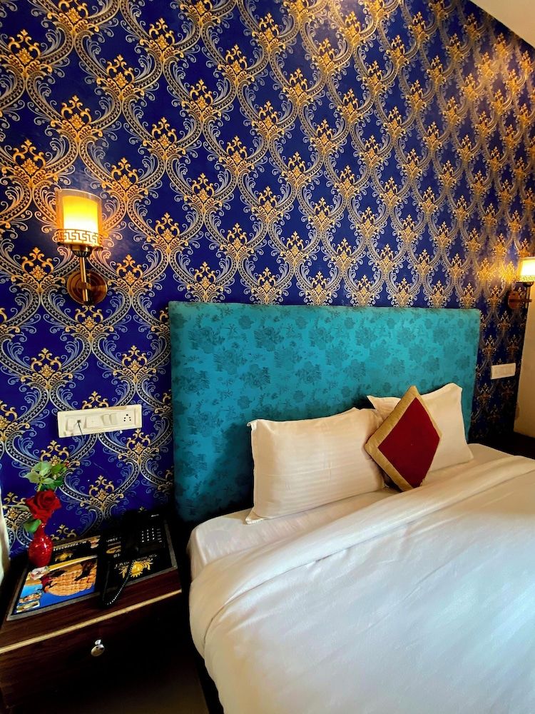 The Indraj Palace Hotel Deluxe Room, Balcony, Mountain View 6