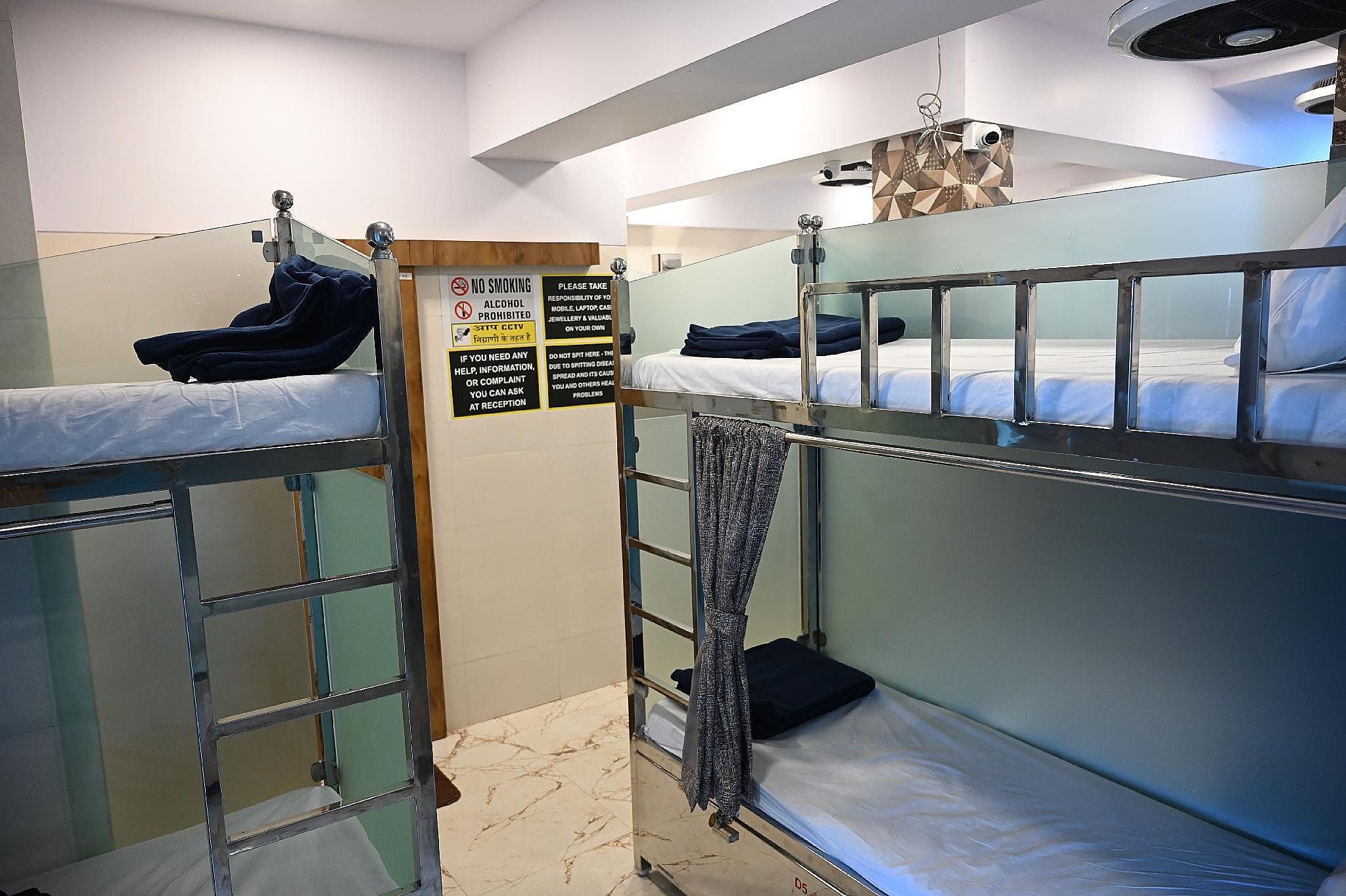Sagar Dormitory Andheri - Nearest to Andheri Railway Station West Upper Capsule - Male Only 2