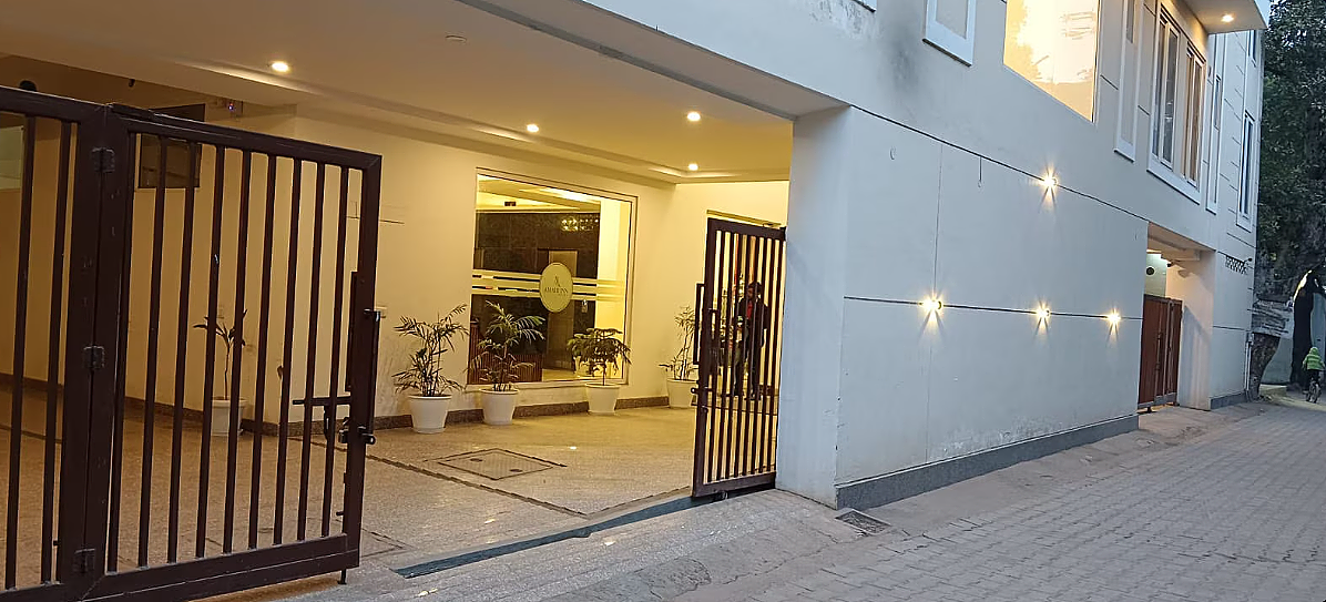 Amahi Inn, Sector 30