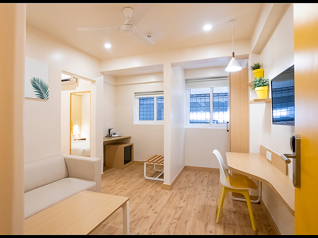 Bloom Hotel - HSR Club Standard Queen Room 3