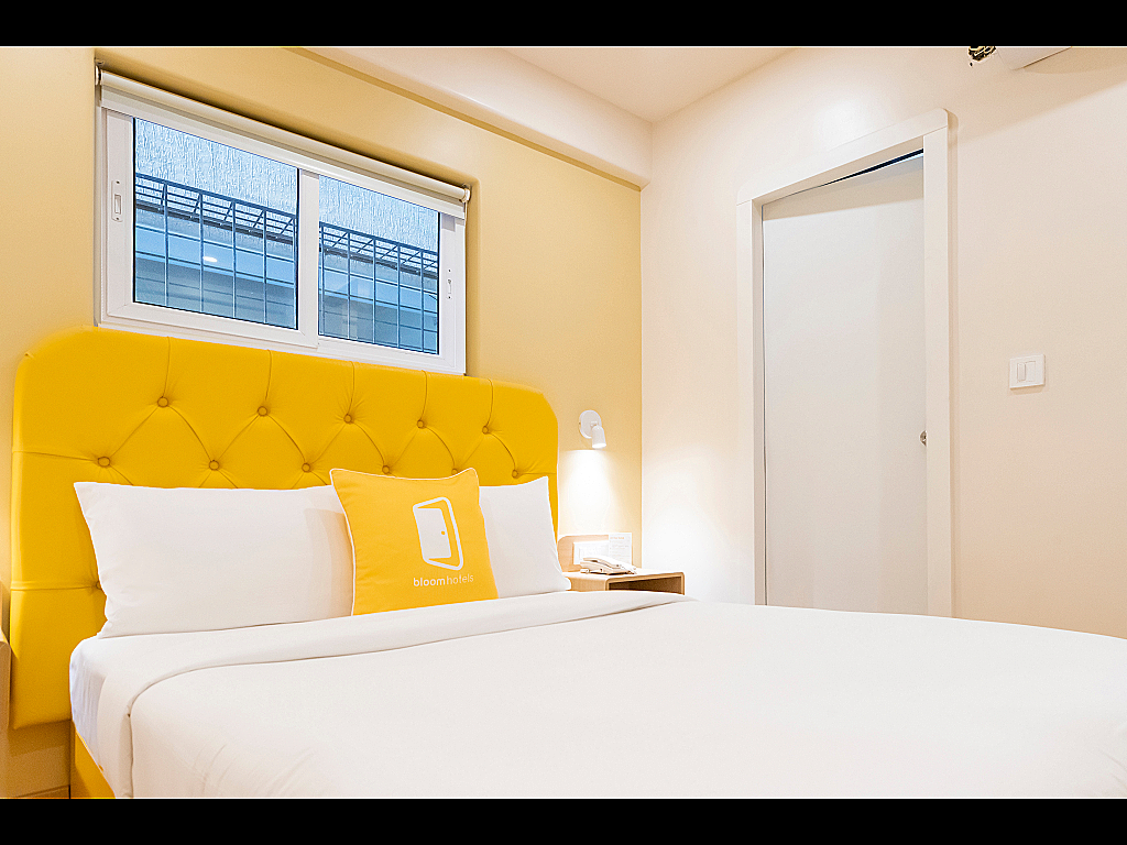 Bloom Hotel - HSR Club Standard Queen Room