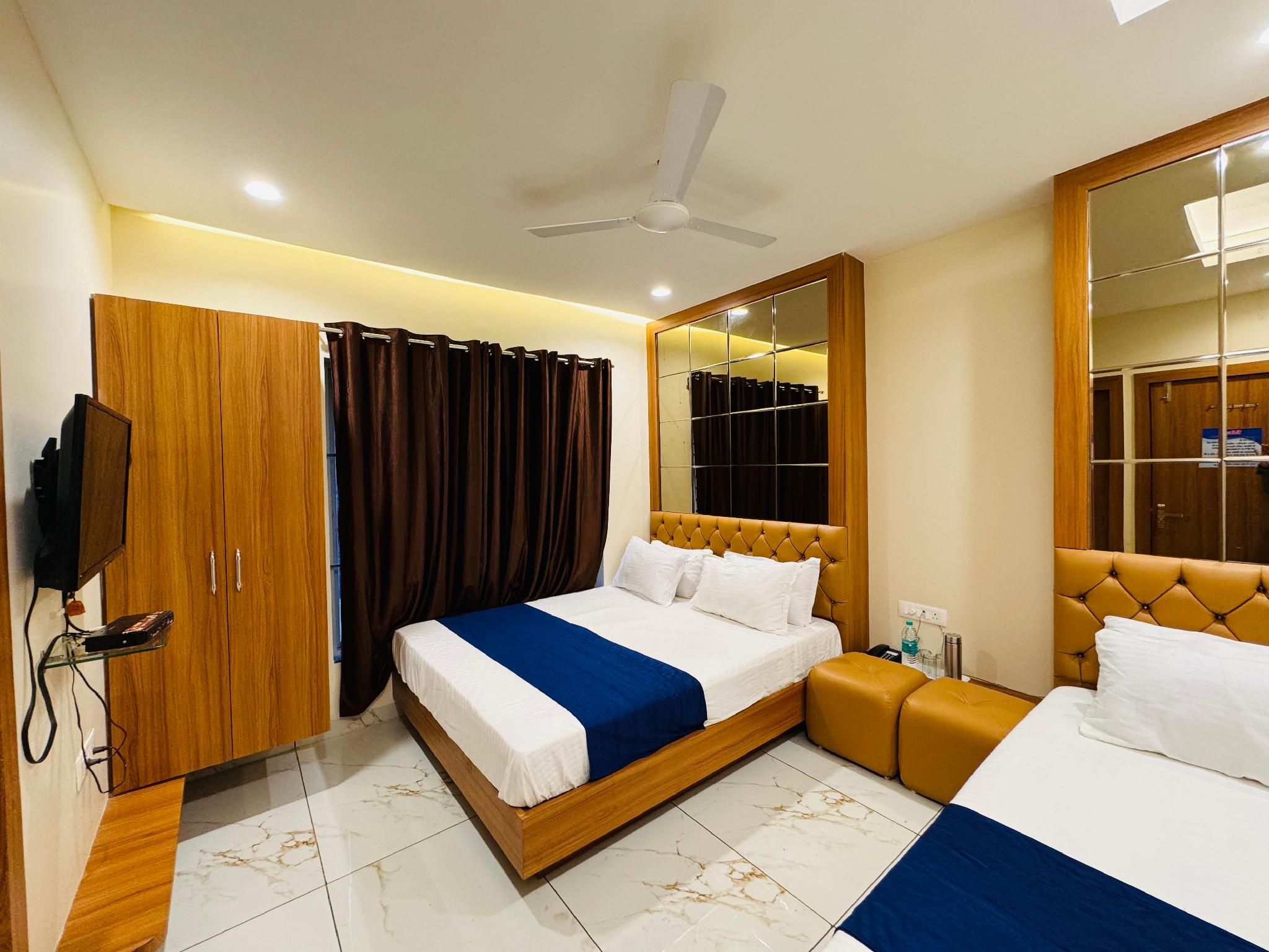 Hotel Shree Krishnam Triple Deluxe Room