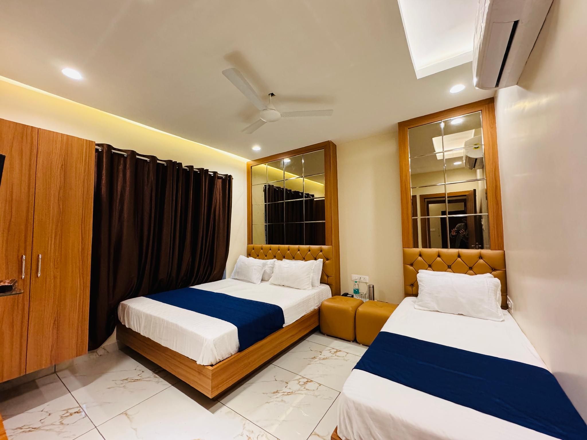 Hotel Shree Krishnam Triple Deluxe Room 2