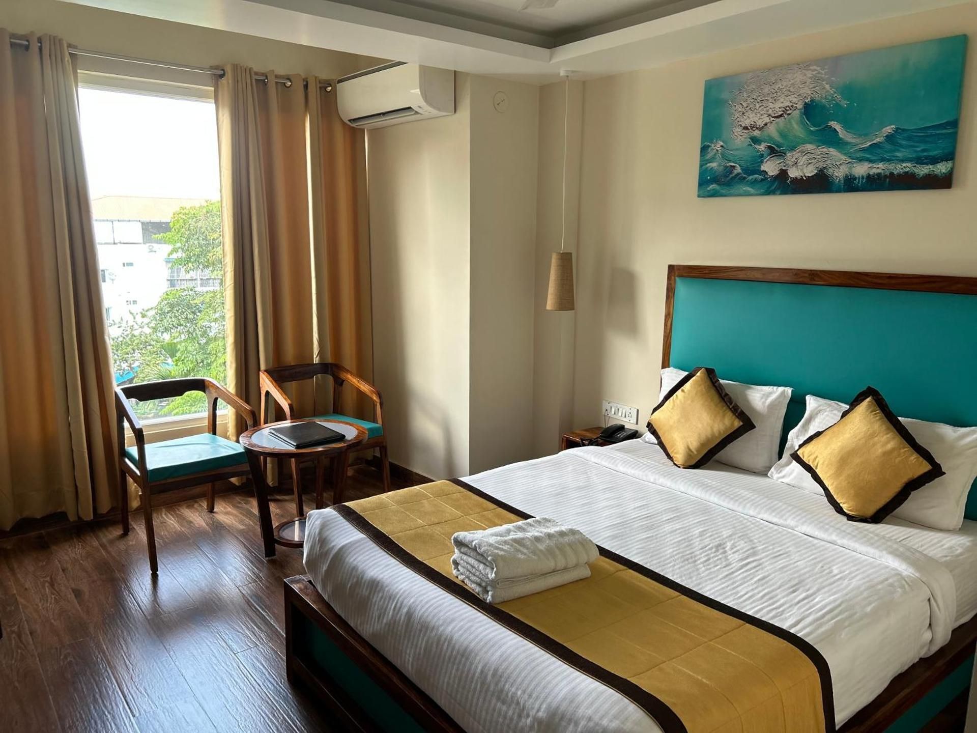 Deluxe Queen Room