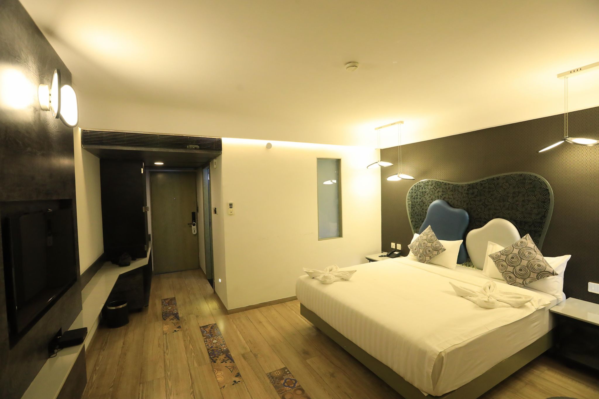  Hummingbird Hotel & Banquet Deluxe Room 2