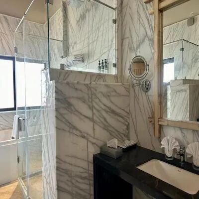 Elegant - Twin Room Open Shower