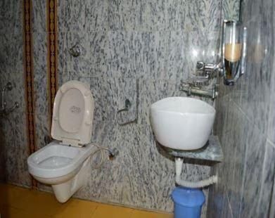 1025