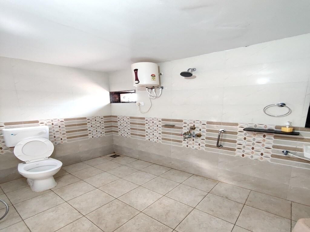 Goyal Bhavan Deluxe Room with Fan 2