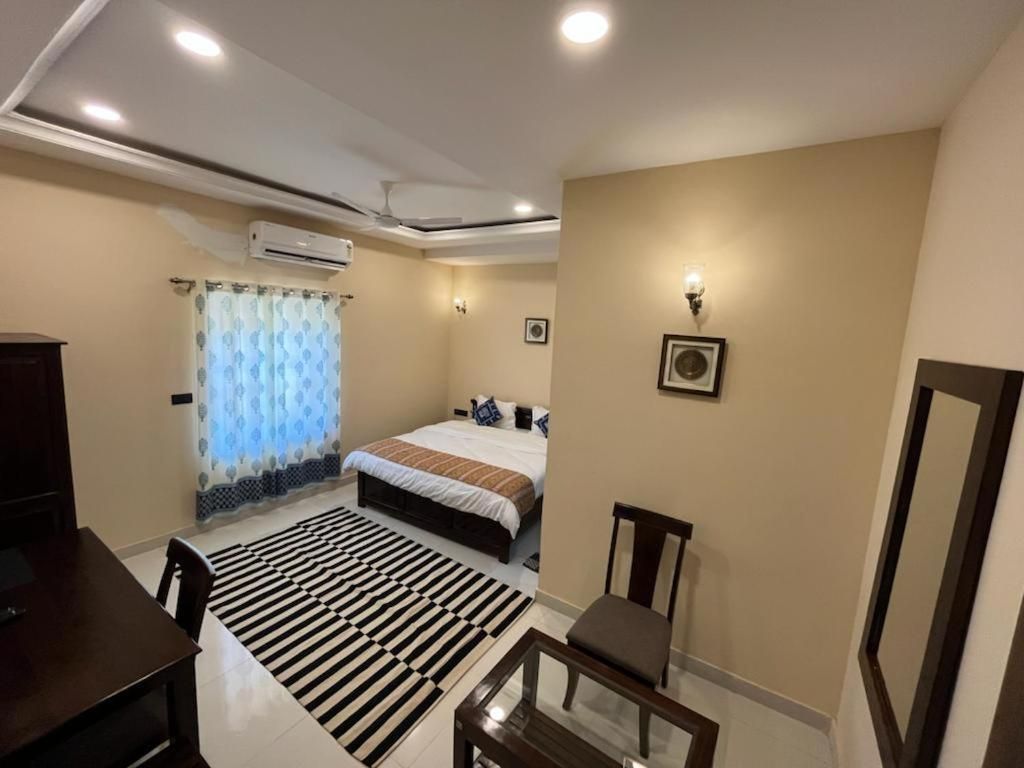 Deluxe Suite with Balcony