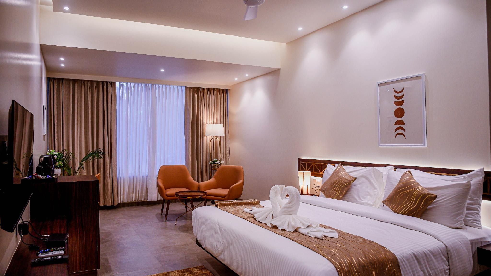 The Ambience Hotel Deluxe Room (Twin Bed) 3