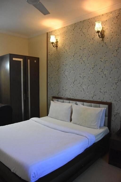  Hotel Royal Regency   Deluxe Non Ac 3