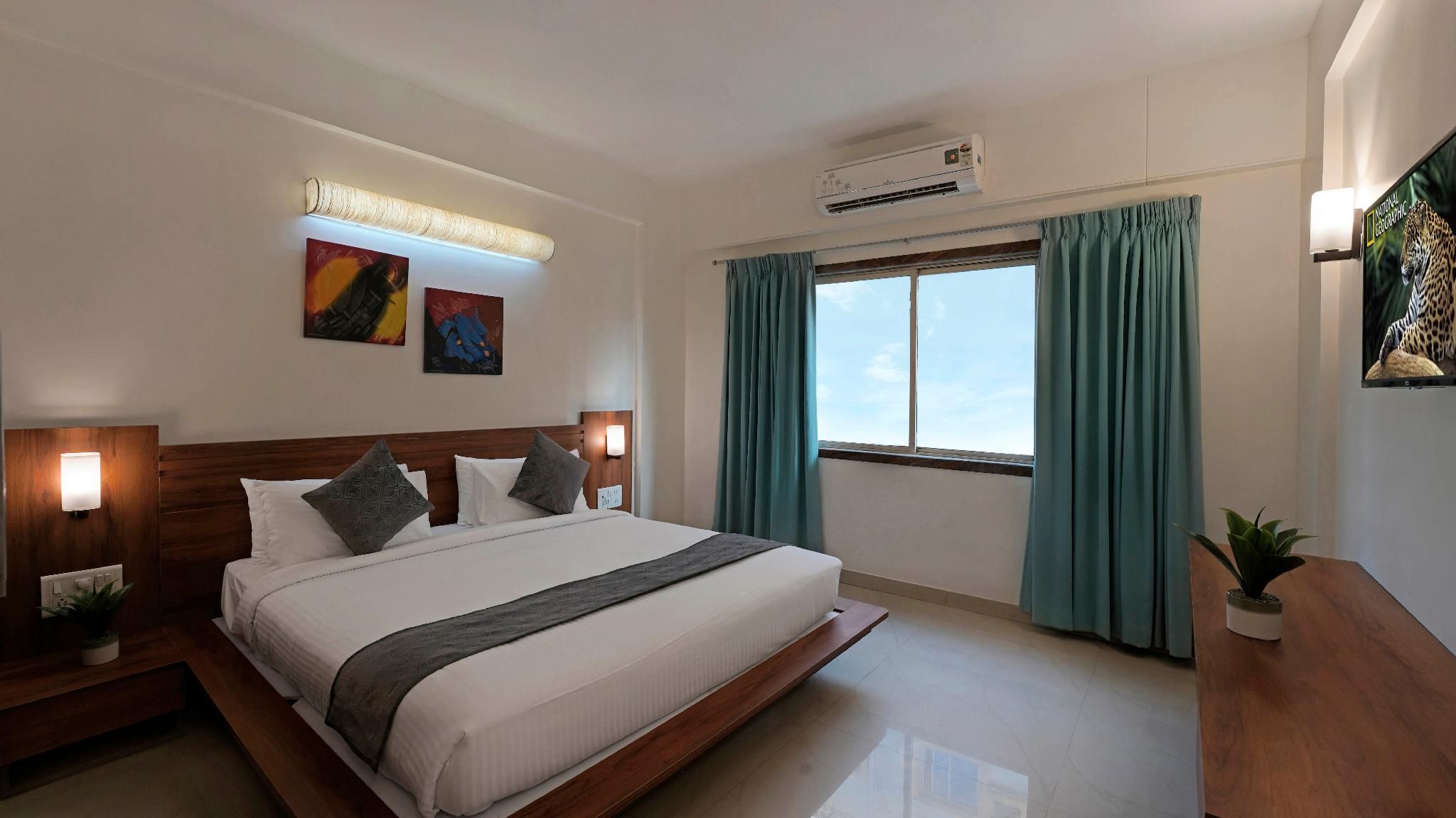 Deluxe Double Bedroom