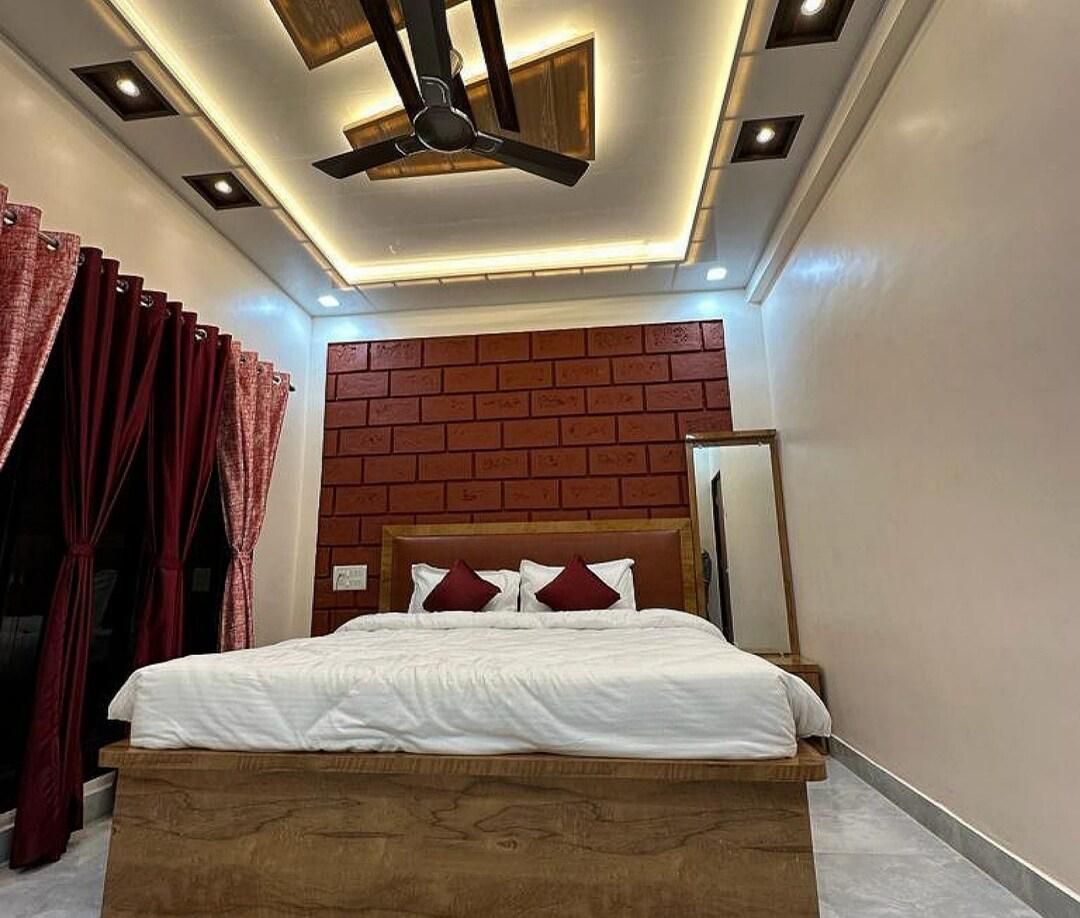 Deluxe Non- Air Conditioning Room