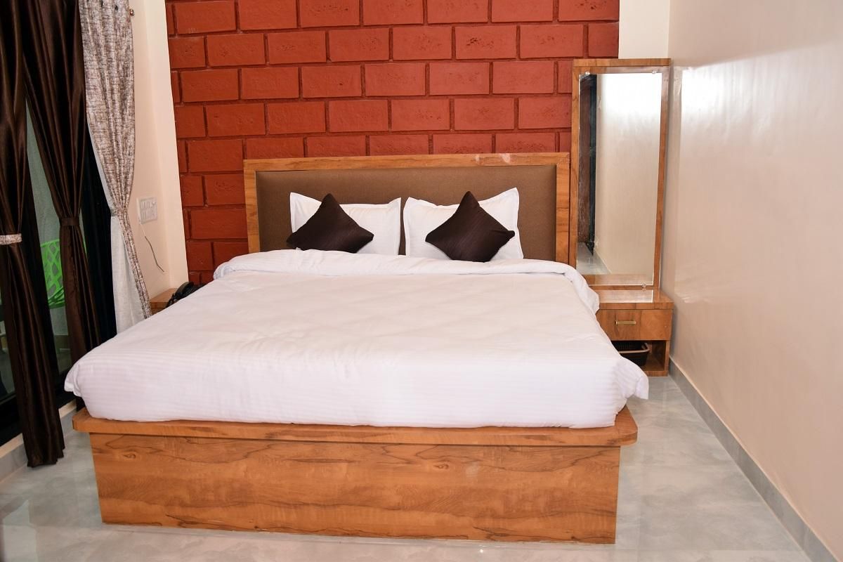 Deluxe Non- Air Conditioning Room