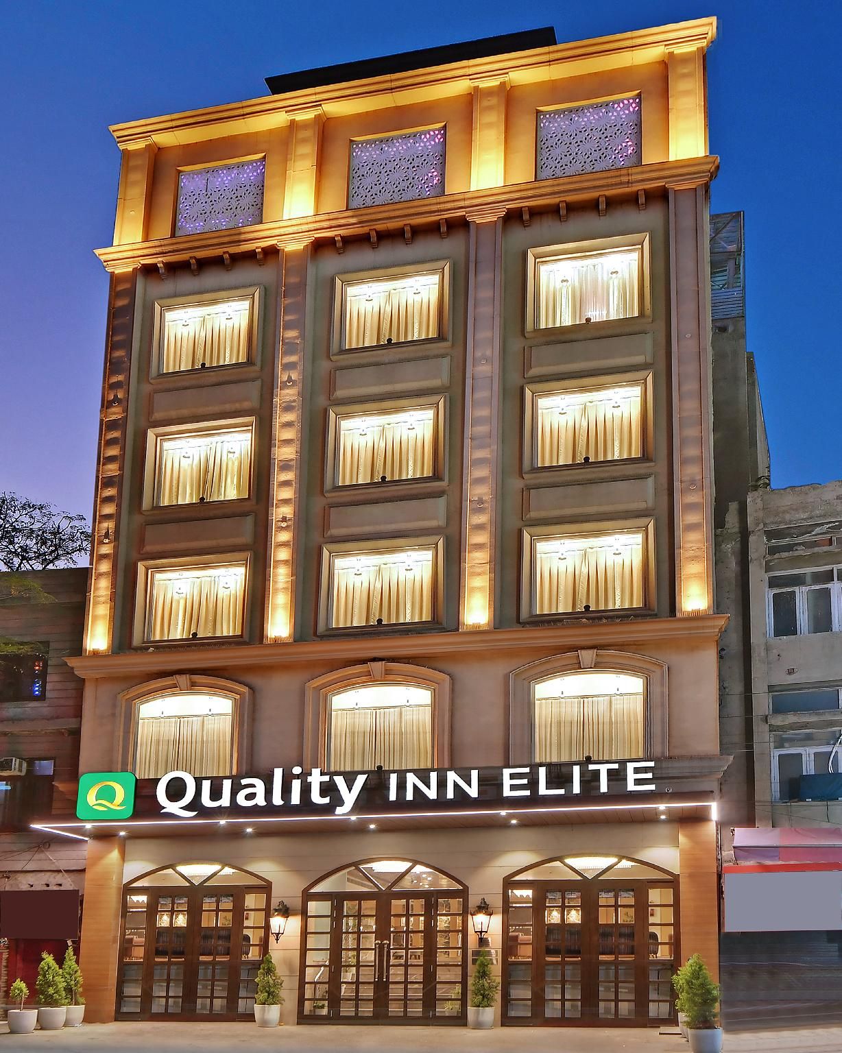 Quality inn Elite White Panda