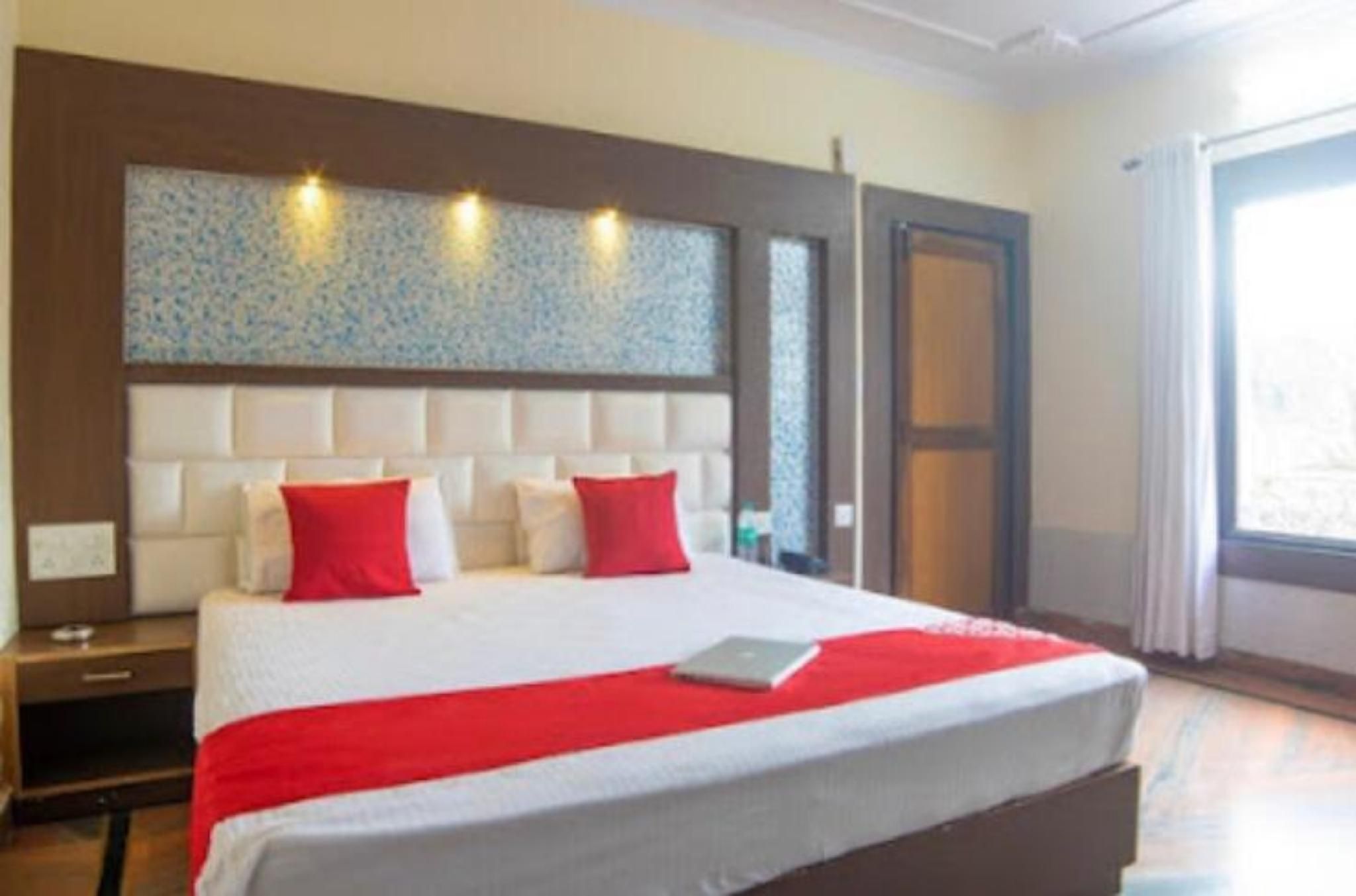 Goroomgo Kavyansh Villa Bhimtal  Deluxe Double Room 2