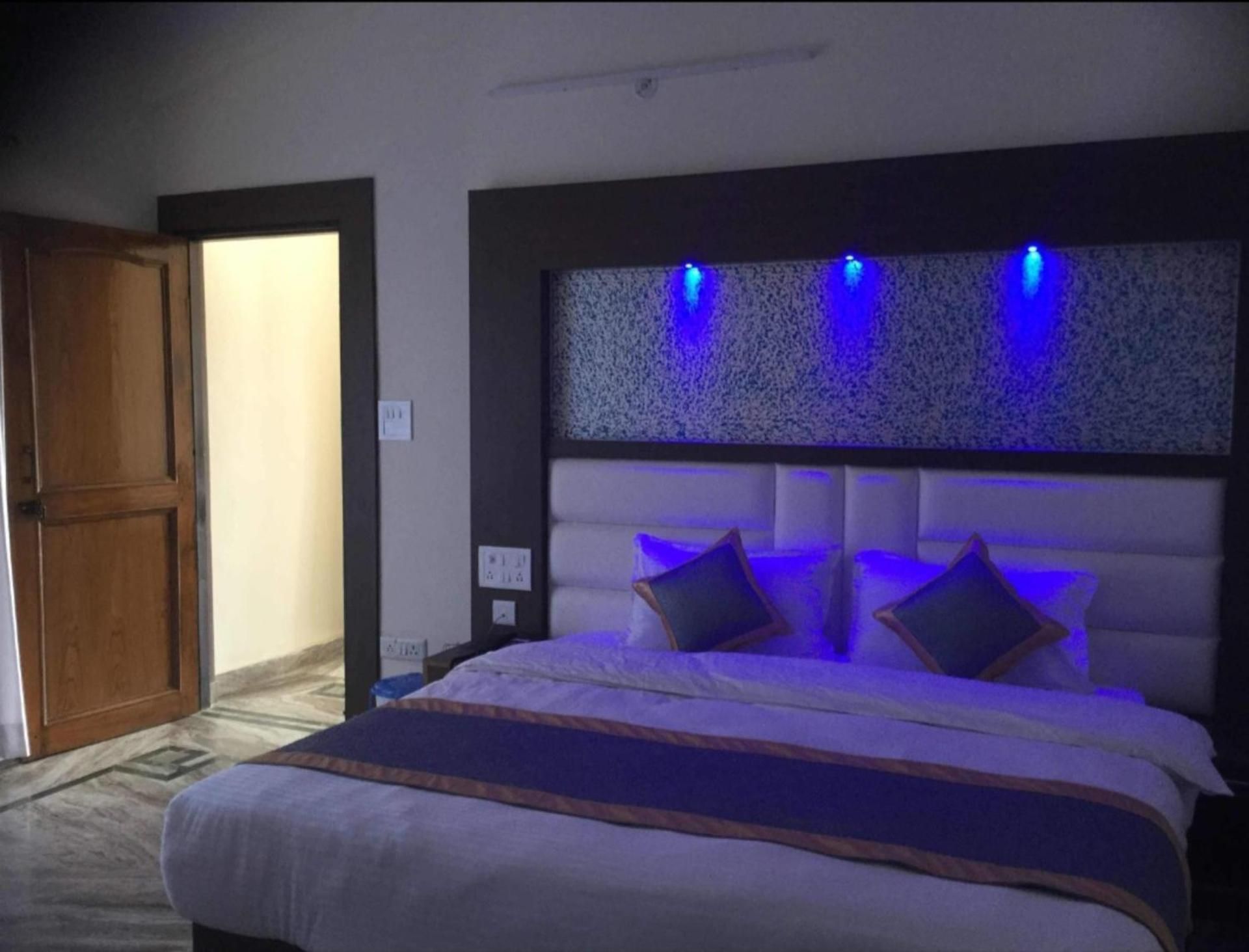 Goroomgo Kavyansh Villa Bhimtal  Deluxe Double Room 4