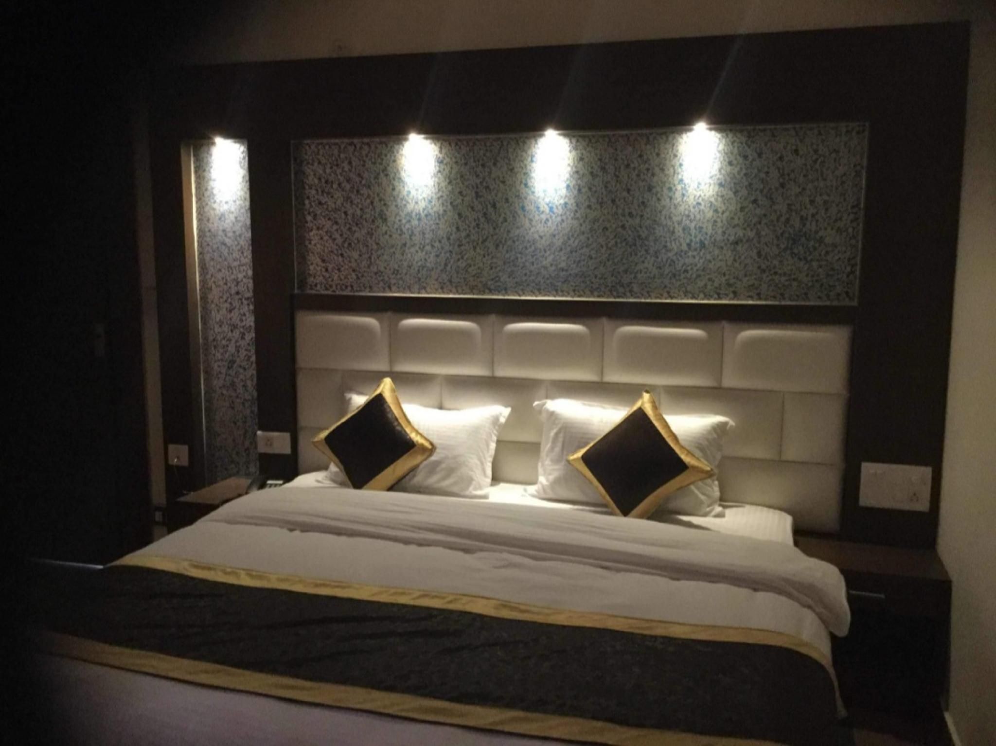 Goroomgo Kavyansh Villa Bhimtal  Deluxe Double Room 3