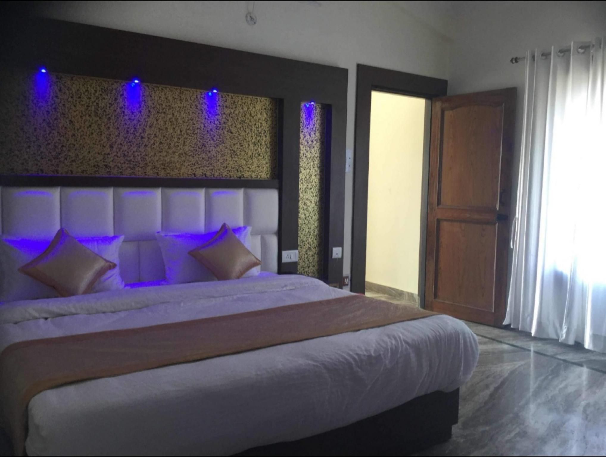 Goroomgo Kavyansh Villa Bhimtal  Deluxe Double Room