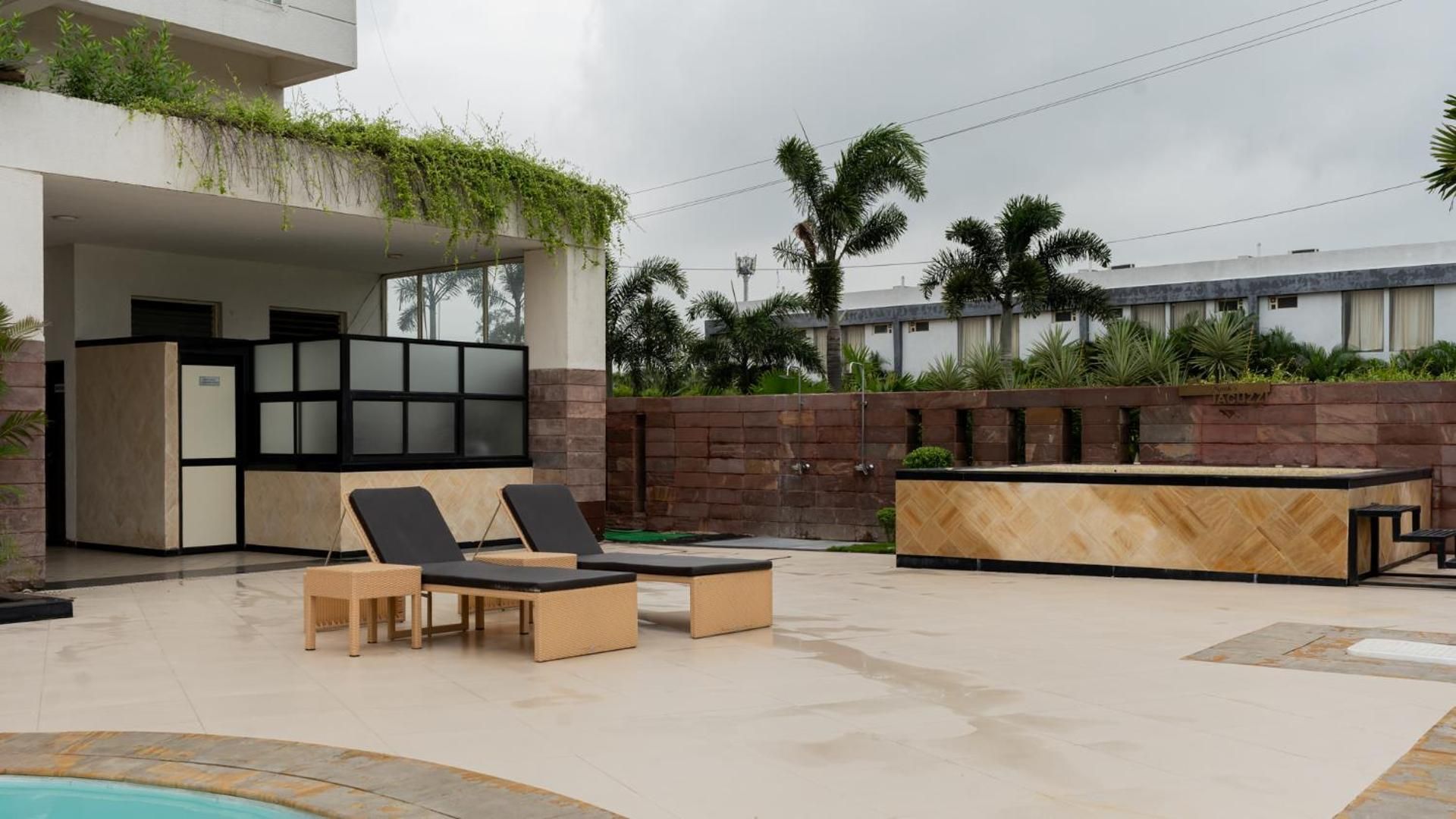 swimming pool