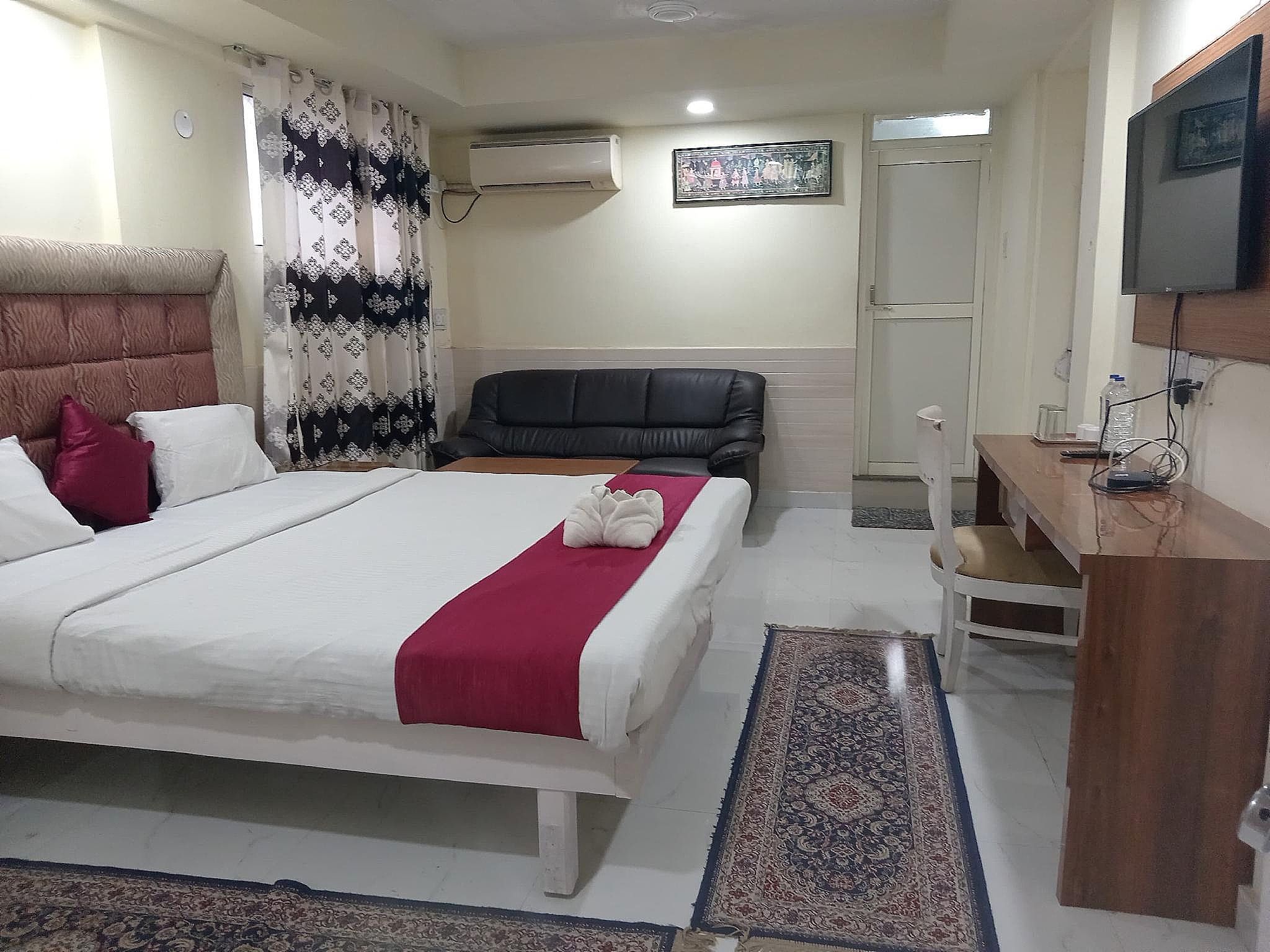 Deluxe Room with Air Conditioning