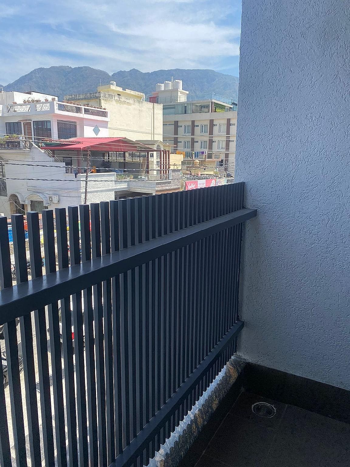Deluxe, Balcony