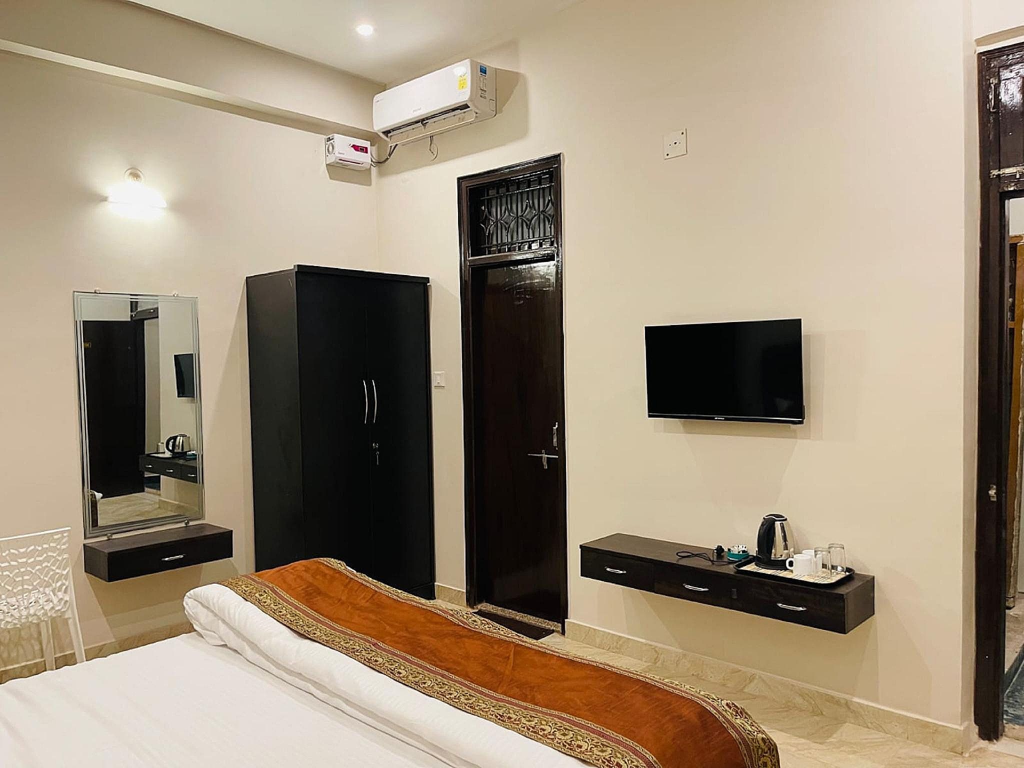 Deluxe Air Conditioning Room