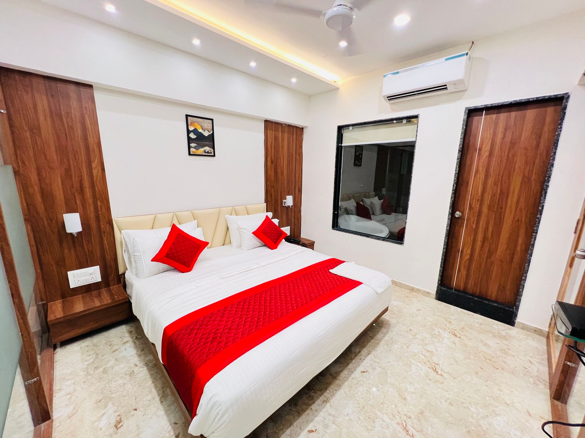 EXECUTIVE SUITE