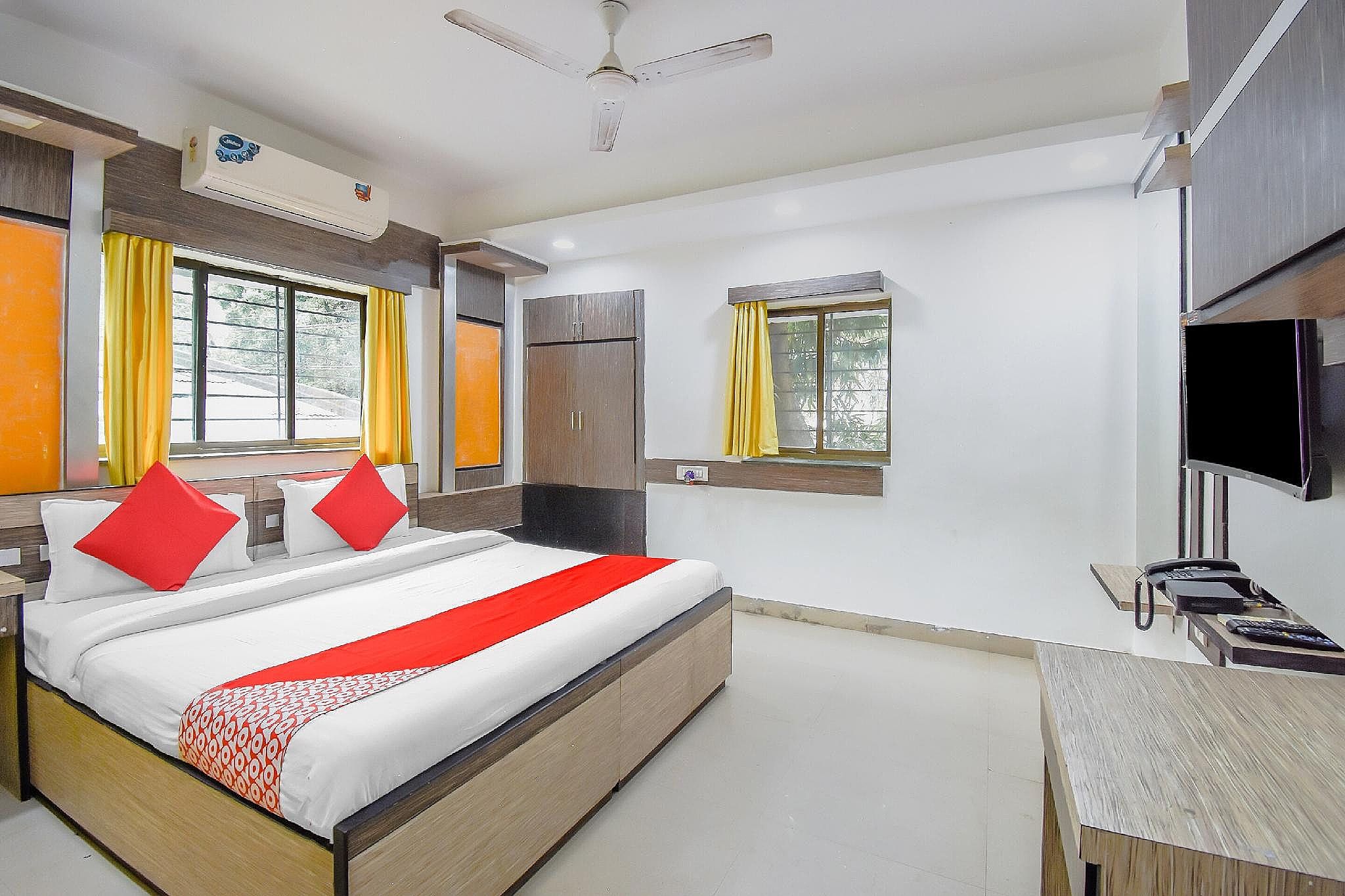 Super OYO Flagship Adri Hotels 2 Near Dum Dum Metro Station Classic Room 3