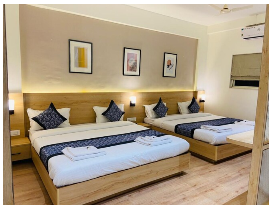 Luxurious Twin Bed AC Room