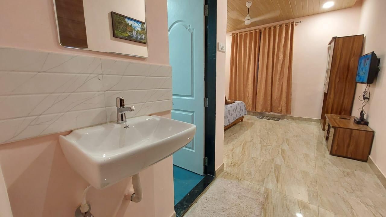 Deluxe Non- Air Conditioning Room