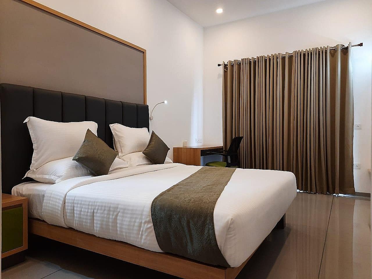 LAQGOLEISURE  RESORT AND SPA Deluxe Room Double