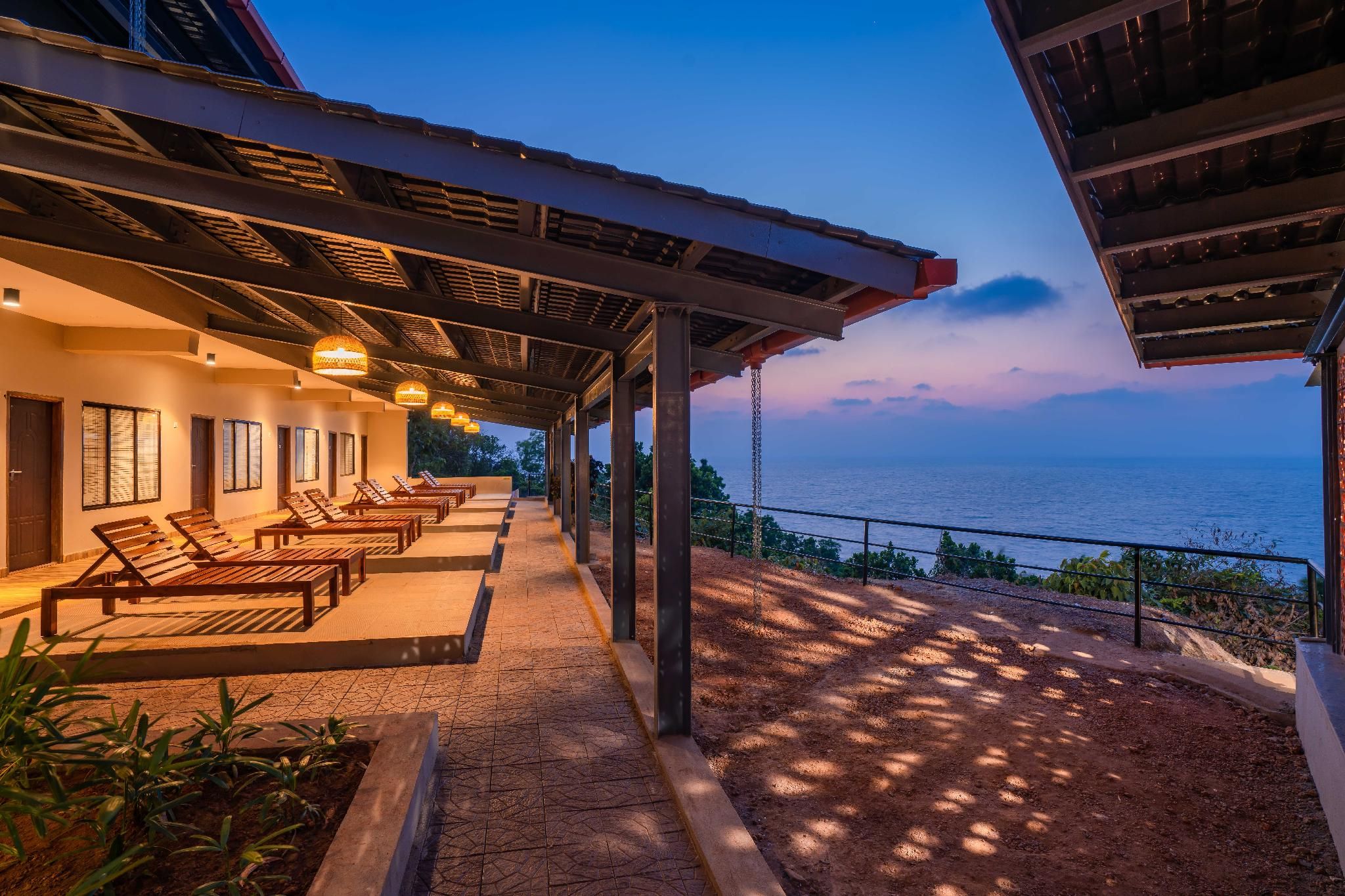 shared lounge/tv area