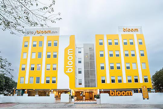 Bloom Hotel - Medicity (Near Medanta Hospital)