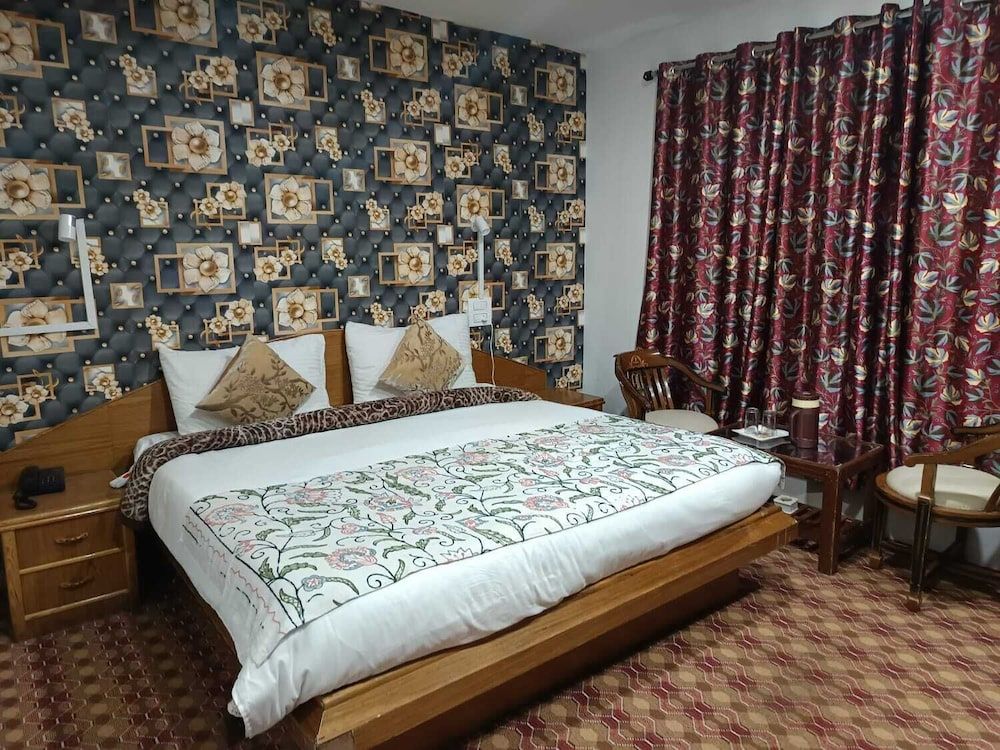 New Relax Inn Deluxe Double Room, Mountain View 2