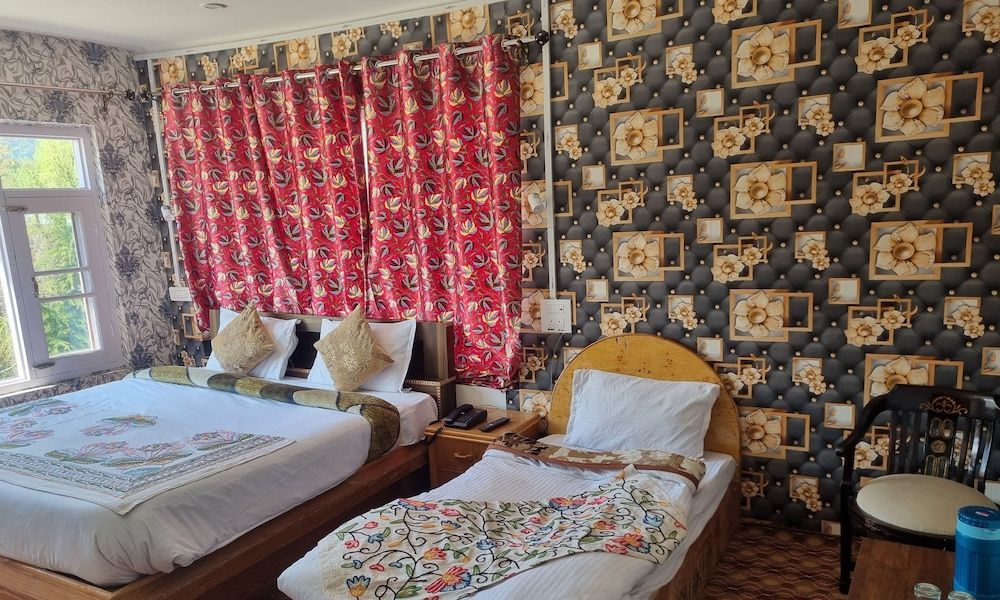 New Relax Inn Deluxe Double Room, Mountain View 4