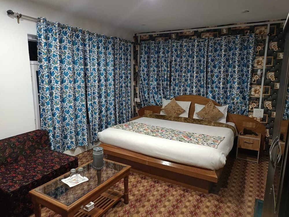 New Relax Inn Deluxe Double Room, Mountain View 6