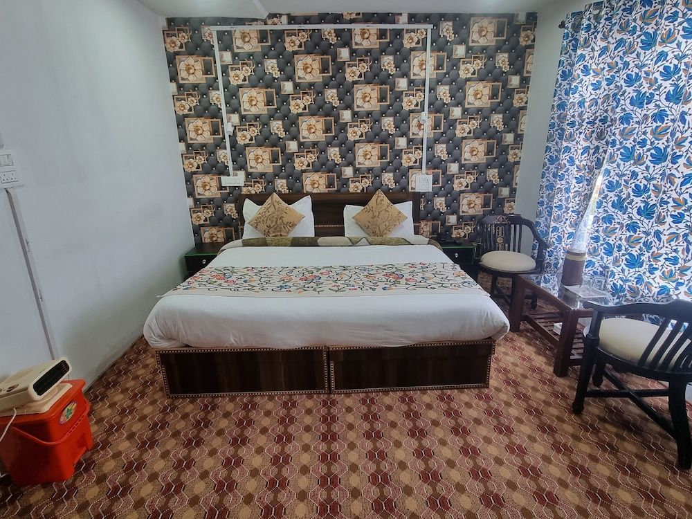 New Relax Inn Deluxe Double Room, Mountain View