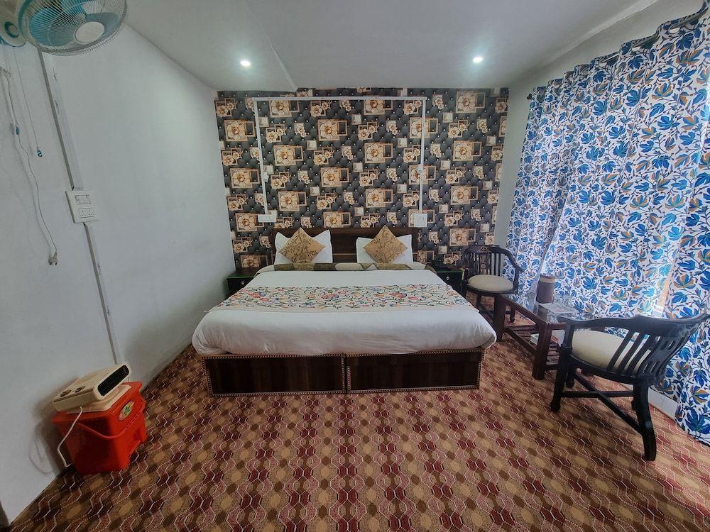 New Relax Inn Deluxe Double Room, Mountain View 3