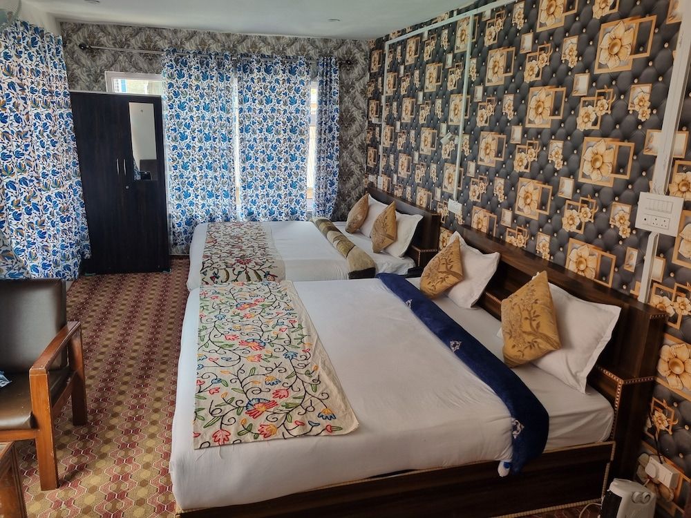 New Relax Inn Deluxe Double Room, Mountain View 5