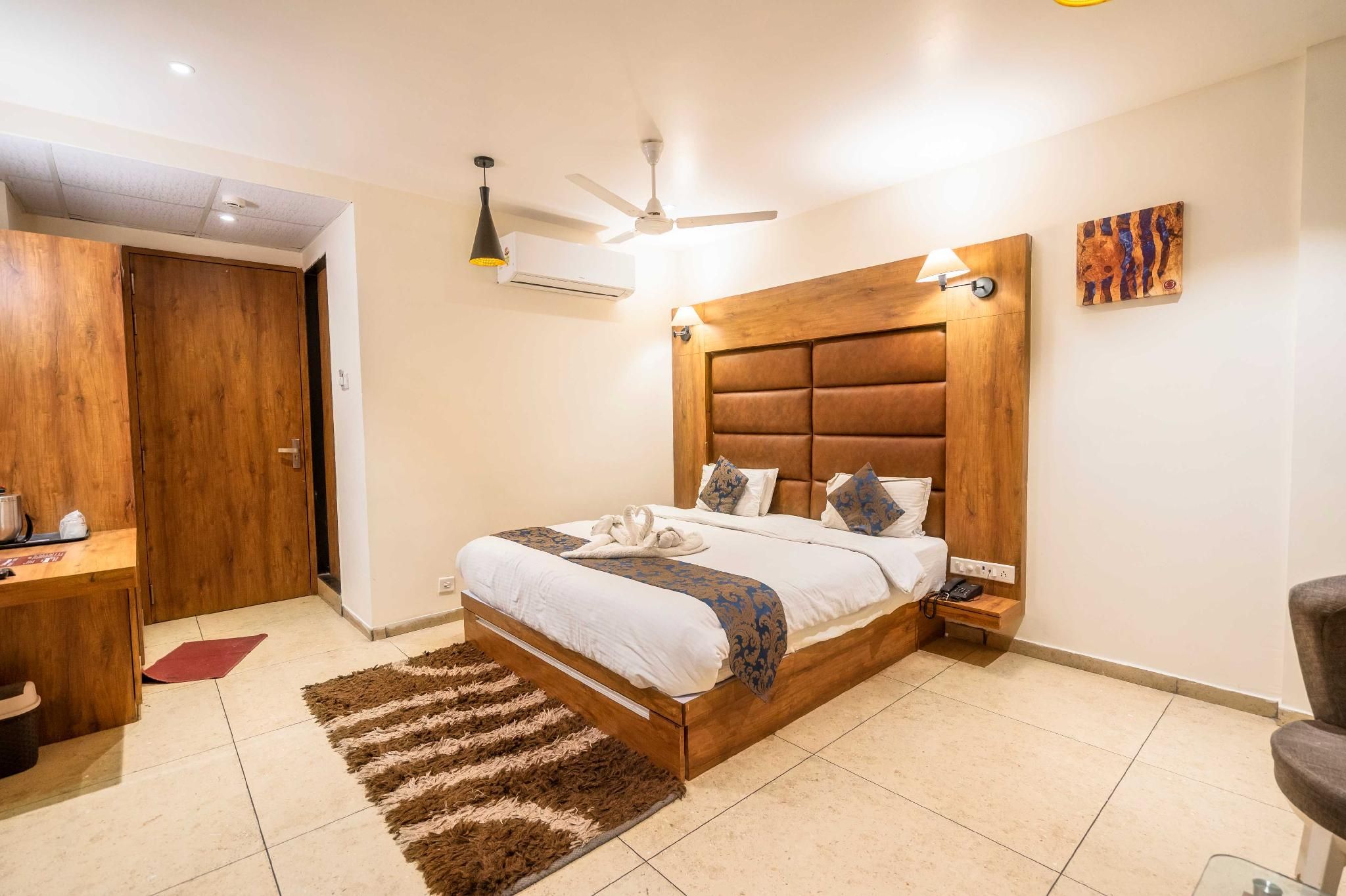 SUPERIOR ROOM
