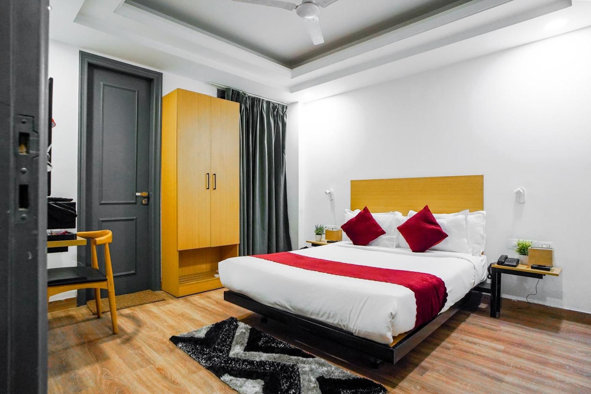 SaltStayz Golf Course Road Deluxe Room 2