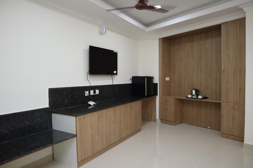 Sri Kamala Nivas Deluxe Room 3