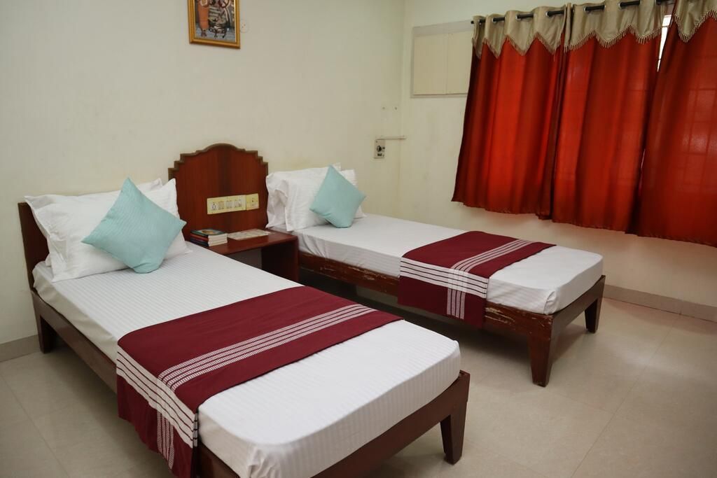 Sri Kamala Nivas Standard Room with twin beds