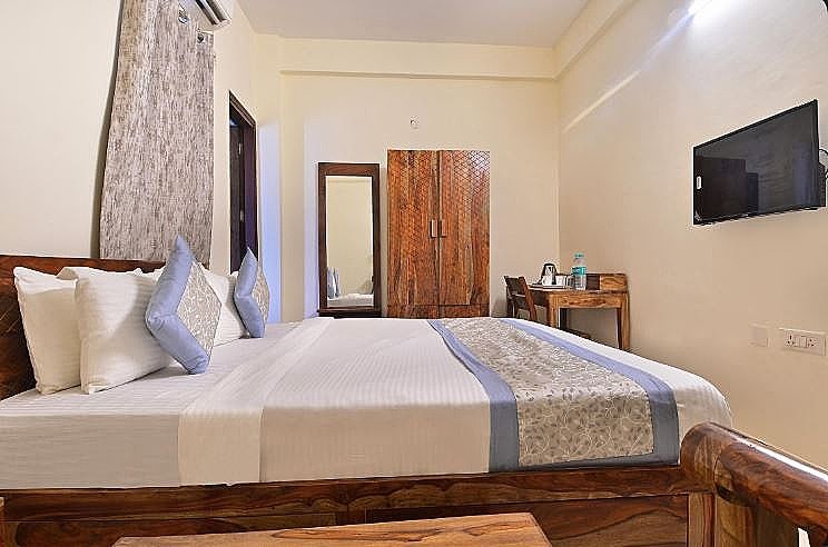 Hotel The York @ Sector 63 Deluxe Room 3