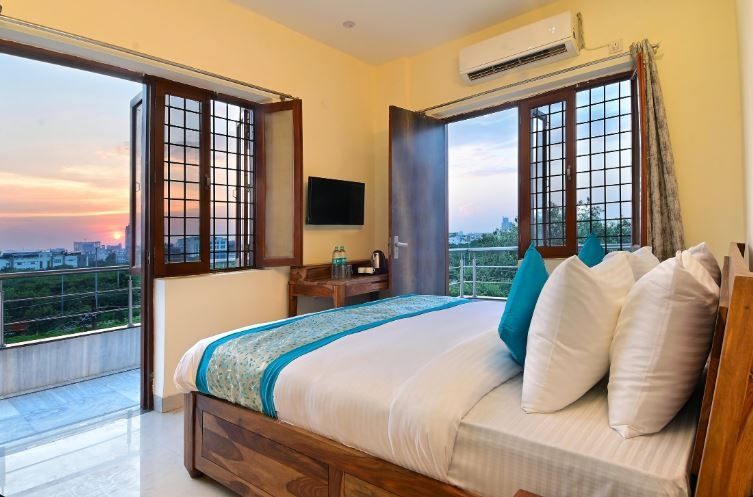 Hotel The York @ Sector 63 Deluxe Room 4